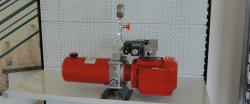 Compact hydraulic unit for a pelletizing plant.